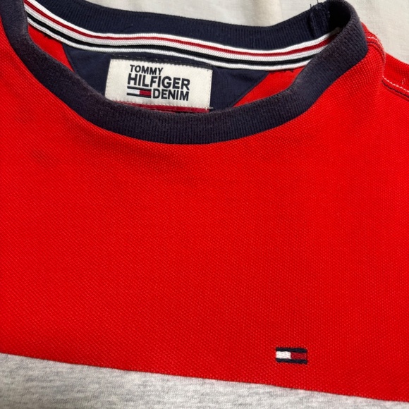 used Tommy Hilfiger t-shirt in good condition - Picture 4 of 8
